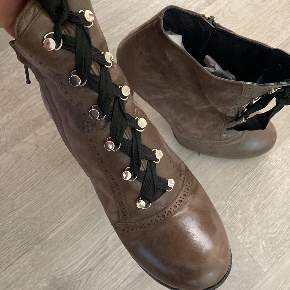 JILL STUART SUEDE LACE PLATFORM  BOOTIES